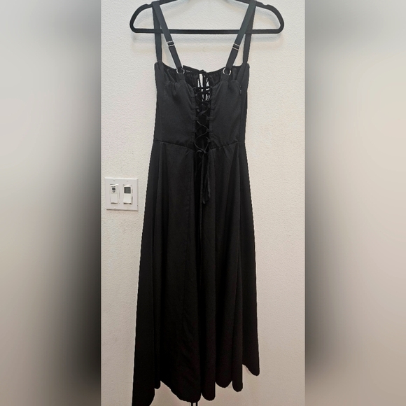 Elegant Black Midi Dress - Picture 8 of 8
